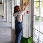 Натяжные или подвесные потолки в новостройке: плюсы, минусы и критерии выбора
